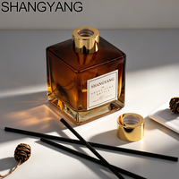 Bouteille diffuseur de parfum en verre plat rond décoratif 100ml 150ml, transparente ou ambrée, vide, pour arômes, MOQ 200 pièces, avec bouchon couronne.