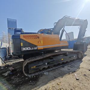 Excavatrice sur chenilles lourde Hyundai 300 LC-9T avec moteur Cummins QSB6.7 pour les opérations minières et de carrière - Product Image 4