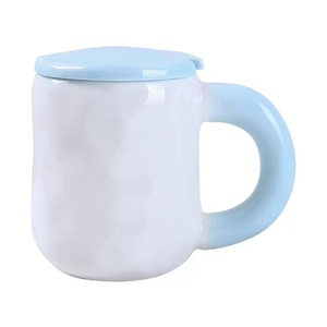แก้วกาแฟเซรามิก ฝาปิด ช้อน ด้ามจับสีชมพูเคลือบด้าน ลายน่ารัก ทำด้วยมือ ใช้กับเครื่องล้างจานได้ ใช้กับไมโครเวฟได้ พกพาสะดวกสำหรับใช้ในบ้าน - Product Image 2