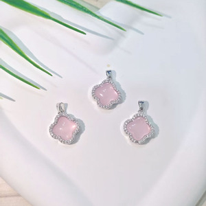 Colgante de Trébol de Cuatro Hojas, Aleación de Cobre con Microincrustaciones, Amuleto Temático, Joyería Unisex, Accesorio de Regalo - Product Image 4