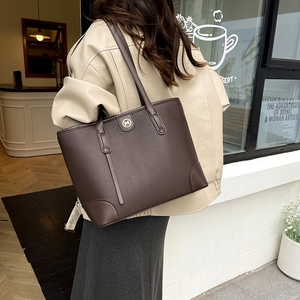 La nuova borsa tote alla moda del 2025 è una borsa a tracolla da <span class=keywords><strong>donna</strong></span> semplice e capiente. <span class=keywords><strong>IT</strong></span> un casual versatile - Product Image 1