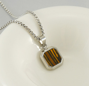 Collar con colgante de turquesa de aceite de acero inoxidable chapado en oro de 18 quilates Vintage MW, diseño cuadrado geométrico de moda para mujeres y hombres para regalo - Product Image 2