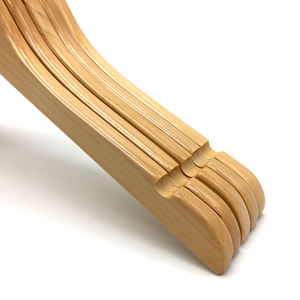 Cintres en bois naturel pour costumes homme, vente en gros fabricant, nouvelle collection, personnalisables avec logo - Product Image 5