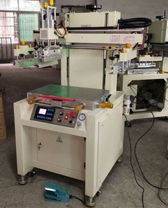 เครื่องพิมพ์สกรีนแบบกึ่งอัตโนมัติสำหรับแผ่นกระดาษเรียบ PCB แผ่นพลาสติก เครื่องพิมพ์สกรีนระบบสุญญากาศ CNC สำหรับฟิล์มและสิ่งทอ - Product Image 4