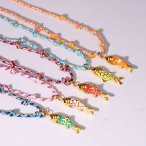 Collier Pendentif Poisson Carpe Style Vintage Original en Acier Inoxydable Émail 3D Effet Goutte d'Huile Cordon Tressé Coloré Bijoux Thème Océan et Plage - Product Image 5