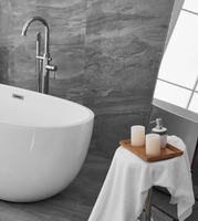 Baignoire autoportante de luxe en acrylique pour adultes, grande baignoire de douche intérieure surdimensionnée pour une immersion profonde