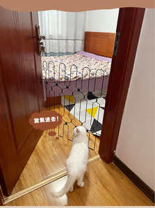 Barrière pour animaux de compagnie en métal extensible et réglable, prix d'usine en gros, sûre pour chiens et chats |   Facile à installer et pliable pour une utilisation à domicile - Product Image 4