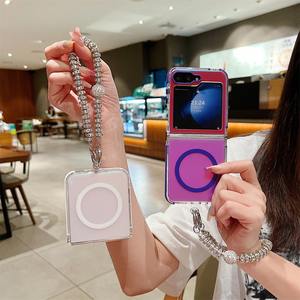 Funda de teléfono INS Fashion Laser para Magsafe, para <span class=keywords><strong>Samsung</strong></span> <span class=keywords><strong>Z</strong></span> <span class=keywords><strong>Flip</strong></span> 4 5 <span class=keywords><strong>Z</strong></span> <span class=keywords><strong>Flip</strong></span> 6 <span class=keywords><strong>5G</strong></span>, con correa para la muñeca, carga inalámbrica, cubierta trasera delgada - Product Image 2