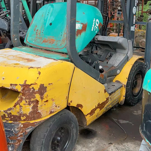 Montacargas Komatsu FD30 Usado en Venta, con Motor Diésel y Mástil de 3 Etapas, a Bajo Precio en Shanghái, Buen Rendimiento - Product Image 1