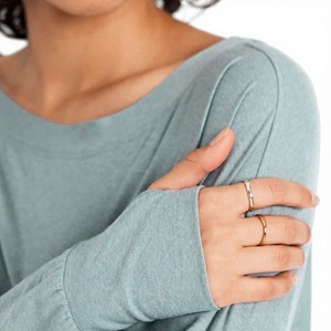 Nouvelle collection de t-shirts à manches longues pour femmes, col rond classique, jersey doux, haut basique, fabricant de vêtements en gros OEM - Product Image 5