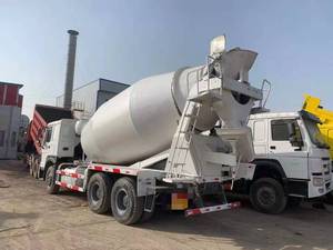 Remis à neuf d'occasion 2019 ans HOWO 6x4 10 roues 10/12/14m3 371HP camions bétonnières à vendre en Afrique - Product Image 2