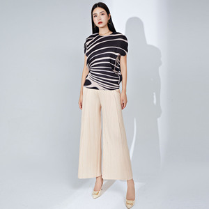T-shirt Estiva da <span class=keywords><strong>Donna</strong></span> 2026 a Righe con Scollo Rotondo, <span class=keywords><strong>Maniche</strong></span> a Pipistrello Larghe e Pieghe alla Moda a Manica Corta - Product Image 5