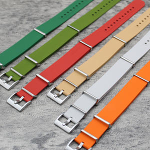 สายนาฬิกาคุณภาพสูง 20 มม. แบบชิ้นเดียว ทำจากยางฟลูออโร สายนาฬิกากันน้ำแบบ Single Pass ทำจากยาง FKM พร้อมห่วงโลหะ - Product Image 3