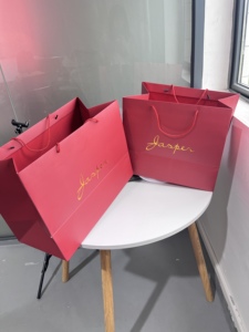 100% thân thiện với môi trường tùy chỉnh in túi giấy các tông rượu vang sang trọng Túi Quà Tặng màu đỏ với ruy băng mua sắm tái sử dụng túi quà tặng giấy - Product Image 6