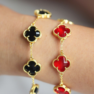 Pulsera de Trébol de Cuatro Hojas Colorida Chapada en Oro de 18K, Dije de Latón y Cobre, Cadena Fina de Moda, Pulseras y Brazaletes de Joyería para Mujer - Product Image 1