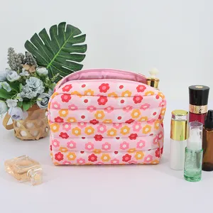 Women's Cute And Beautiful Storage Bag Wholesalers Cosmetic Bag Travel Toiletry Bag