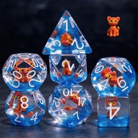 Ensemble de dés polyédriques en résine personnalisés avec figurine de chat, paillettes bleues, 7 pièces, dés DND pour Dungeons and Dragons