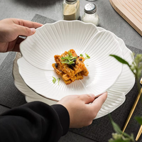 Lot de vaisselle en céramique en forme de fleur, assiettes plates et bols peu profonds blancs, style occidental, pour fêtes, restaurants et usage domestique