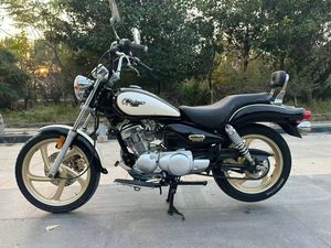 Une génération de motos classiques japonaises importées Yamaha Lingji 125 Cruising Crown Prince avec démarrage électrique et au pied - Product Image 4