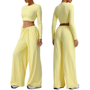 Ensemble de survêtement athleisure 2 pièces personnalisé pour femme, taille plus, couleur unie, pantalon large et ample, crop top, idéal pour le yoga (collection 2026) - Product Image 1