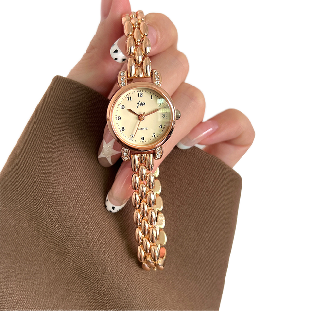 Luxury Women's Simple New Alloy Quartz Watch with Glass Dial Pointer Display Alloy Strap Exquisite Design High Cost Performance