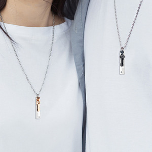 Valentinsgeschenke Edelstahl-Schmuck für Paare: Gravierter Herz-Barren-Anhänger mit Schloss und Schlüssel für Liebende – Halskette - Product Image 5
