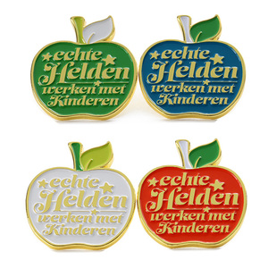 Pin Personalizado de Metal con Baño de Oro, Diseño de Manzana, de Aleación de Zinc Fundido a Presión, para el Año Nuevo Escolar y el Año del Maestro - Product Image 3
