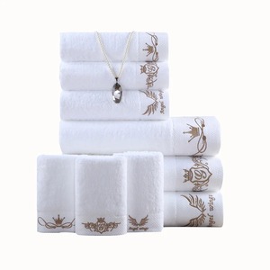 Toalla de baño de algodón peinado blanca personalizada al por mayor duradera y lavable <span class=keywords><strong>para</strong></span> hostelería patrón novedoso <span class=keywords><strong>para</strong></span> hoteles - Product Image 3