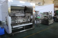 Ligne de production de machine de remplissage de liquide fumé de parfum chimique d'utilisation quotidienne de cosmétiques efficaces personnalisés