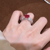Nouvelle bague de style chinois antique en jade émeraude avec pompon et incrustation de CZ, design unique et élégant, pour l'index