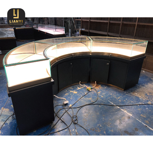 Vitrine à bijoux en verre incurvé, design en arc <span class=keywords><strong>fluide</strong></span>, créant un centre d'attention moderne et élégant pour les boutiques de luxe - Product Image 5