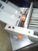 Máquina Automática de Plegado y Hendido de Papel Digital con Alimentación por Succión de Aire