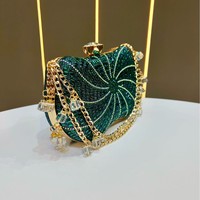 Sac de soirée trapèze en polyester brillant orné de strass pour femme, idéal pour les tenues de soirée, élégant et tendance