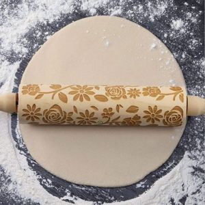 Rouleau à pâtisserie en bois sculpté en forme de lapin de Pâques, de radis, de fleur et d'œuf, pour pâte à biscuits - Product Image 3