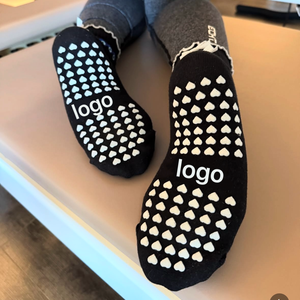 Calzini Antiscivolo Personalizzati <span class=keywords><strong>con</strong></span> Occhi del Diavolo e Fiocchi per Pilates, Danza e Yoga <span class=keywords><strong>con</strong></span> Bordo Arricciato, Calzini di Marca per Pilates <span class=keywords><strong>con</strong></span> Basso MOQ - Product Image 4