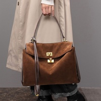 Nouveau sac fourre-tout tendance vintage pour femme en faux daim, grande capacité, texture givrée, rouge brun noir