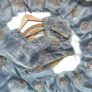 Chemisier en soie douce et élégante, style traditionnel, entièrement brodé, orné de perles cousues, de dentelle et de pompons, pour un look riche et luxueux. - Product Image 1