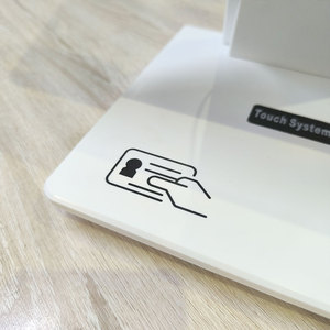 Équipement publicitaire de machine de <span class=keywords><strong>visiteur</strong></span> à écran unique de 15.6 pouces avec lecteur de carte d'identité - Product Image 3