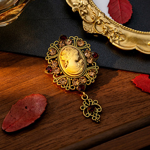 Baroque ovale camée <span class=keywords><strong>broche</strong></span> rétro résine reine tête pendentif dame broches bijoux pour femmes fête cadeau cadeau - Product Image 2