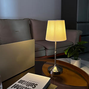 <span class=keywords><strong>Lampe</strong></span> de bureau sans fil portable, <span class=keywords><strong>lampe</strong></span> d'ambiance rétro pour la décoration de restaurant, <span class=keywords><strong>lampe</strong></span> de chevet pour chambre à coucher, <span class=keywords><strong>lampe</strong></span> de nuit en tissu et métal - Product Image 1