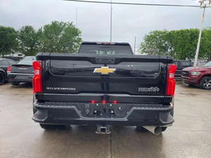Faible kilométrage Voitures propres d'occasion <span class=keywords><strong>2022</strong></span> <span class=keywords><strong>Chevrolet</strong></span> <span class=keywords><strong>Silverado</strong></span> <span class=keywords><strong>3500</strong></span> HD Crew Cab High Country Pickup 4D 8 pieds prêt à expédier - Product Image 4