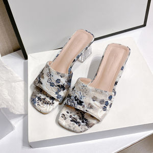 Vente en gros – Nouvelle collection été 2025 : Sandales compensées en PU à talon épais pour femmes et dames - Product Image 5