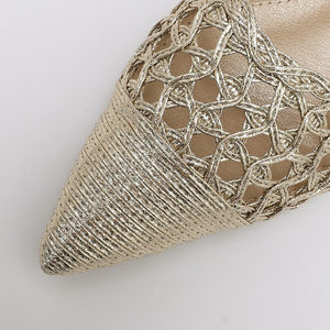 Sandali Eleganti da Donna Color Oro con Punta Affusolata e Cinturino Regolabile, Modello Slingback con Dettagli Traforati in Rete per l'Estate - Product Image 5