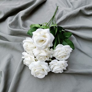 Ramo decorativo <span class=keywords><strong>de</strong></span> <span class=keywords><strong>flores</strong></span> rosas <span class=keywords><strong>de</strong></span> franela artificial barato a granel <span class=keywords><strong>de</strong></span> China <span class=keywords><strong>de</strong></span> alta calidad <span class=keywords><strong>de</strong></span> venta directa <span class=keywords><strong>de</strong></span> fábrica para boda en casa - Product Image 6
