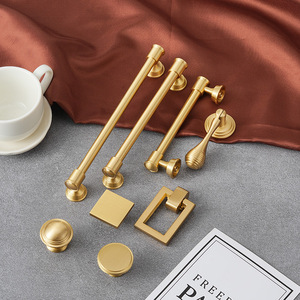 Perlengkapan Furnitur Minimalis Italia dari Kuningan Padat, Lapisan Emas Brushed, Lubang Tunggal Panjang, untuk Lemari Pakaian, Sepatu, dan Kabinet Dapur - Product Image 1