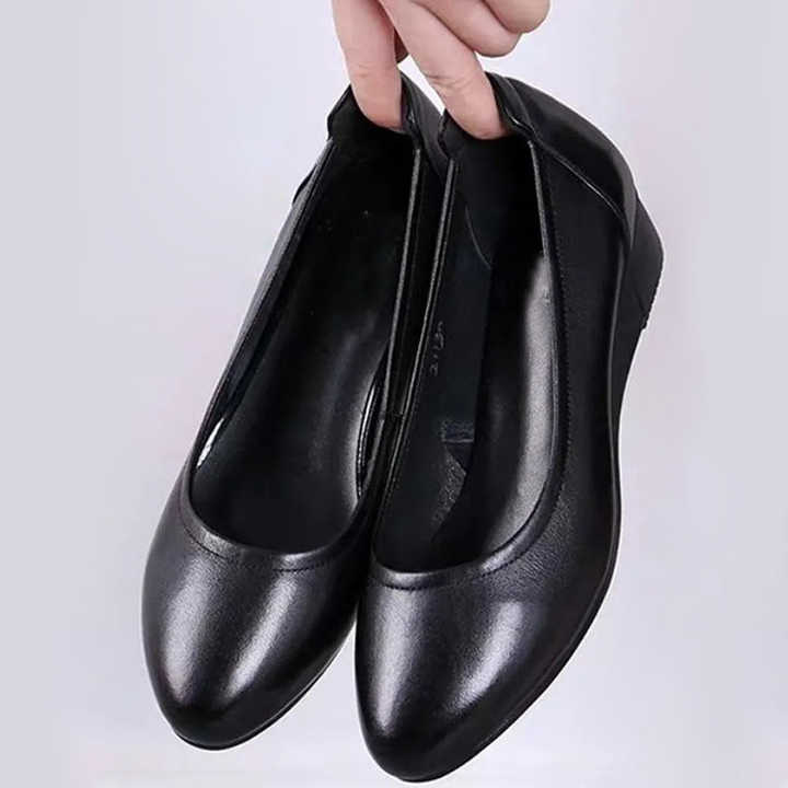 Women's elegant long leather shoes with pleated round toe