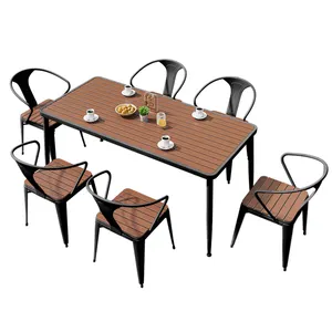 야외 식탁과 의자 플라스틱 나무 안뜰 조합 모던 쌓을 수 있는 의자와 야외 테이블과 4 인용 가구