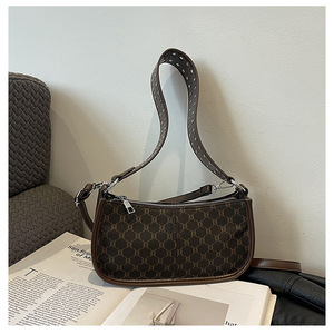 กระเป๋าถือสุดหรูสำหรับสุภาพสตรีปี 2025 จาก REP Fashion รุ่น Luxury Louis พร้อมชุดกระเป๋าตกแต่งมุก มีหูหิ้วสองข้างและซิป - Product Image 6