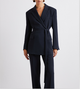 Elegante Blazer Azul Marino Cruzado con Cinturón Ajustable, Solapa con Muescas y Bolsillos con Solapa - Product Image 4