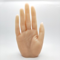 Doigt féminin mobile de peau blanche pour le modèle de main de silicium de pratique d'ongles